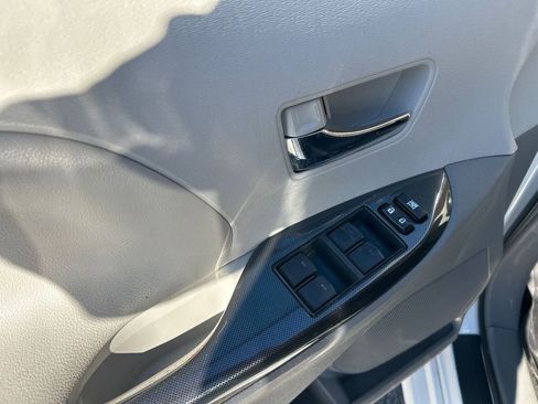 Used 2014 Toyota Sienna SE image 13