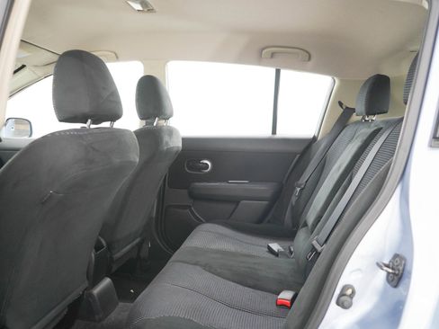 Used 2011 Nissan Versa Hatchback w/ Premium Pkg FWD image 13