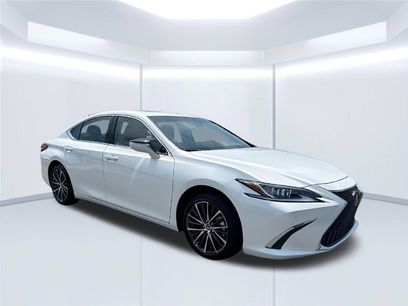 Used 2025 Lexus ES 300h w/ Premium Package