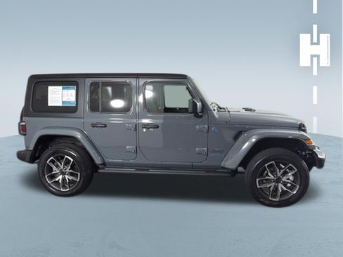 Used 2024 Jeep Wrangler Unlimited w/ Convenience Group AWD/4WD image 3