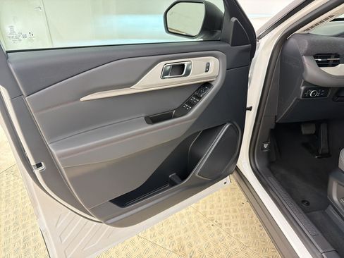 New 2026 Ford Explorer Active w/ Active Comfort Package RWD image 19