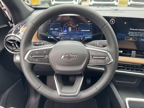 New 2026 Chevrolet Equinox ACTIV w/ Convenience Package III AWD/4WD image 18
