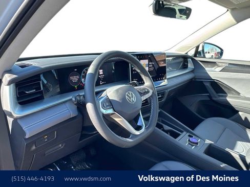 New 2026 Volkswagen Tiguan SE image 2
