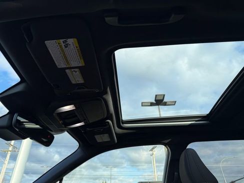 Used 2025 Subaru Forester Premium image 26