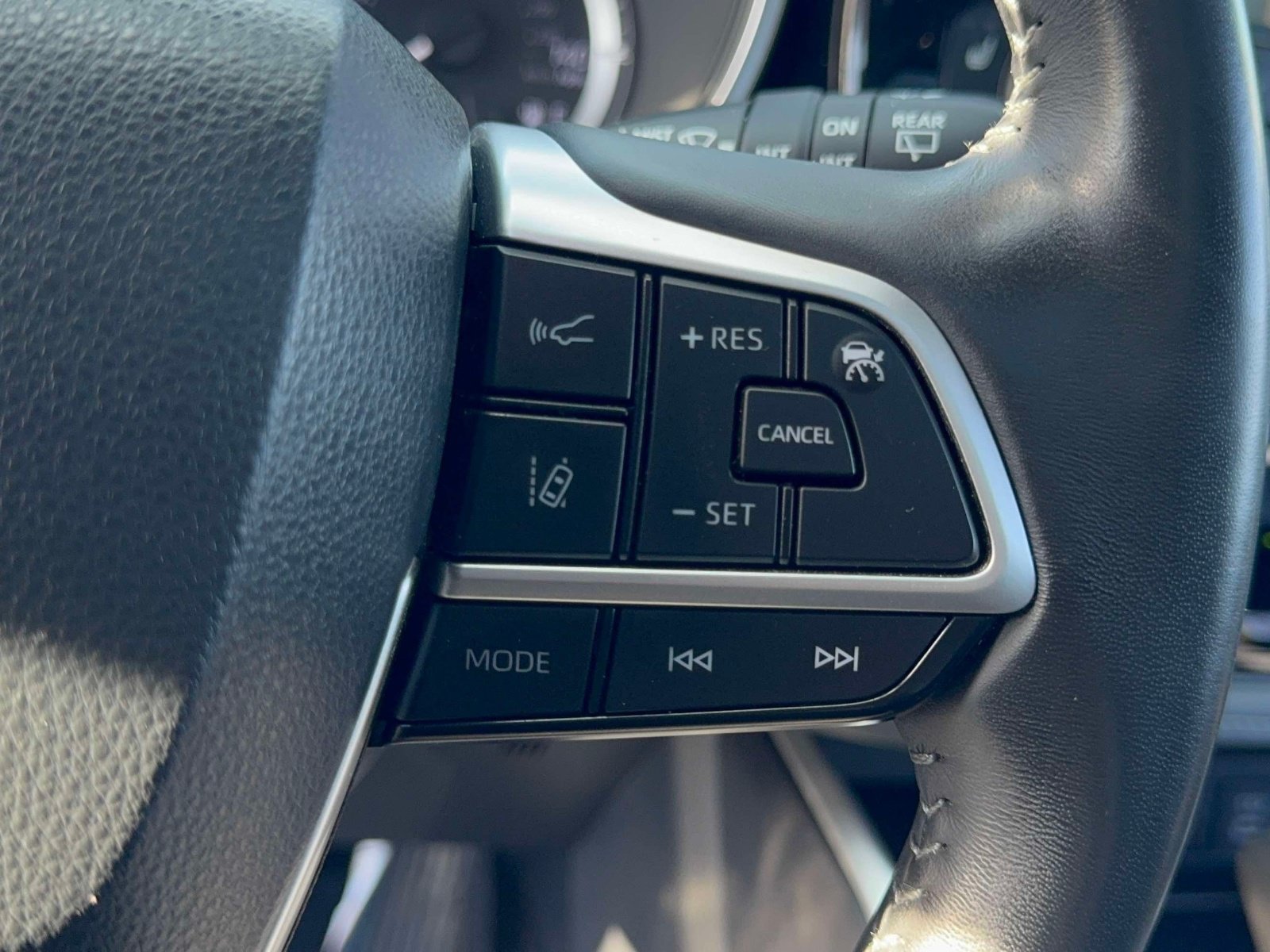 Used 2023 Toyota Highlander XLE AWD/4WD image 17