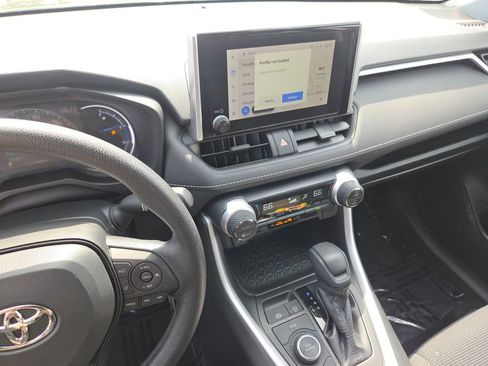 Used 2023 Toyota RAV4 LE AWD/4WD image 8