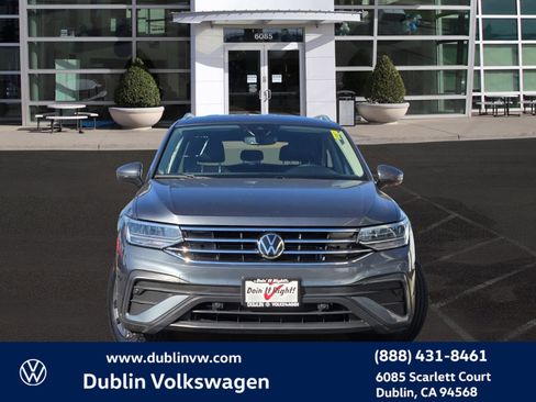 Certified 2022 Volkswagen Tiguan SE image 8