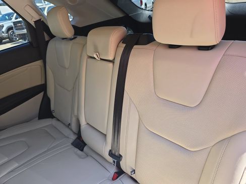 Used 2019 Ford Edge Titanium w/ Equipment Group 301A AWD/4WD image 13