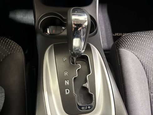 Used 2017 Dodge Journey SE w/ Flexible Seating Group FWD image 16