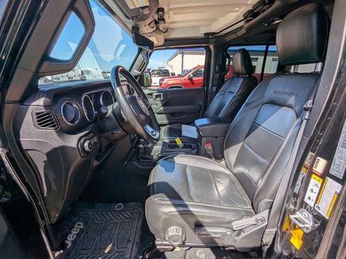 Used 2018 Jeep Wrangler Unlimited Sahara w/ Uconnect 4C Nav & Sound Group AWD/4WD image 16