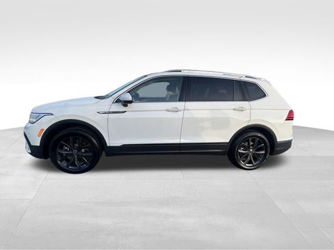 Used 2024 Volkswagen Tiguan SE image 3