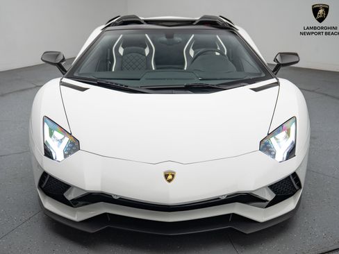 Used 2019 Lamborghini Aventador S image 11