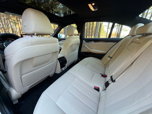 Used 2023 BMW 530i w/ Convenience Package image 15