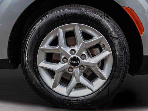 Certified 2025 Kia Soul LX w/ LX Technology Package FWD image 30