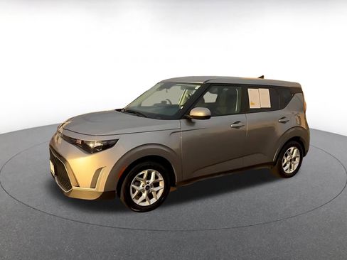 Used 2025 Kia Soul LX w/ LX Technology Package image 7