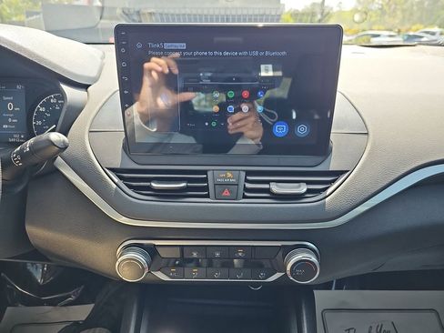 Used 2024 Nissan Altima 2.5 S FWD image 25