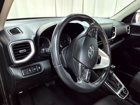 Used 2022 Hyundai Venue SEL image 20