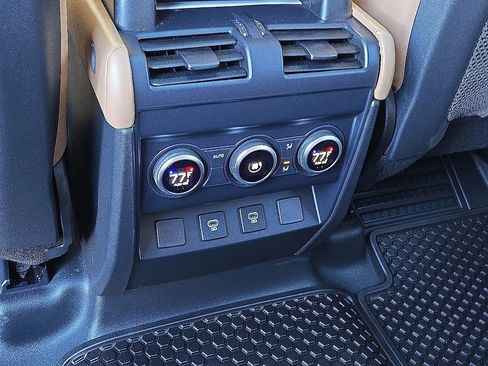 Used 2025 Land Rover Defender 110 X-Dynamic SE image 14