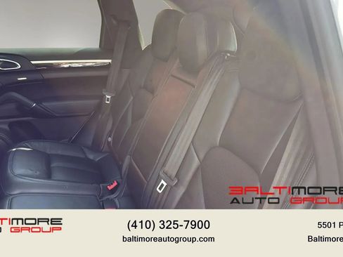 Used 2017 Porsche Cayenne Platinum Edition AWD/4WD image 32
