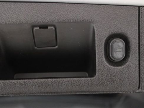 Used 2018 Chevrolet Tahoe LT w/ LT Signature Package image 19