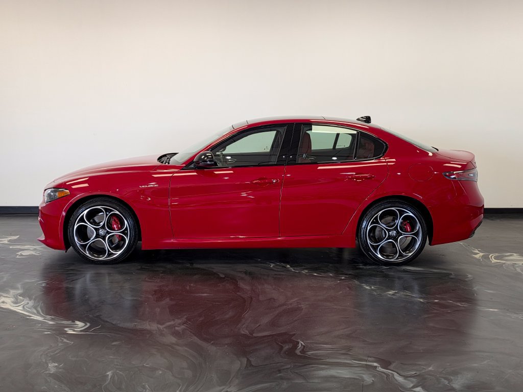 Used 2024 Alfa Romeo Giulia Veloce AWD/4WD image 24