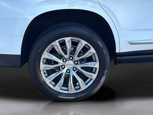 Used 2021 GMC Yukon Denali w/ Denali Premium Package image 17