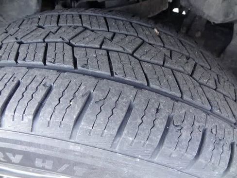 Used 2025 RAM 1500 Laramie image 16