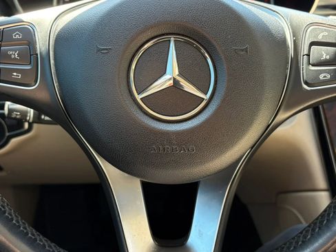 Used 2018 Mercedes-Benz GLC 300 4MATIC image 18