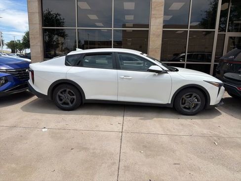 Certified 2026 Kia K4 FWD image 3