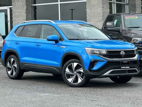 New 2024 Volkswagen Taos SE image 2
