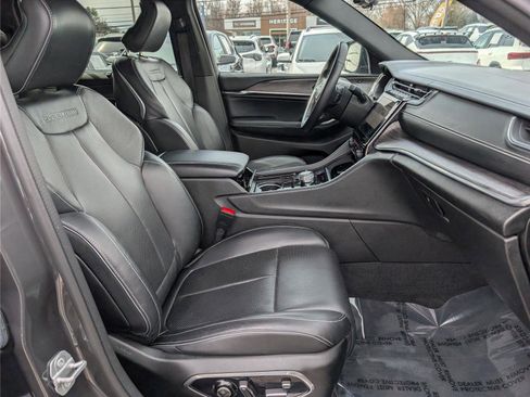 Used 2022 Jeep Grand Cherokee Overland w/ Luxury Tech Group IV image 12