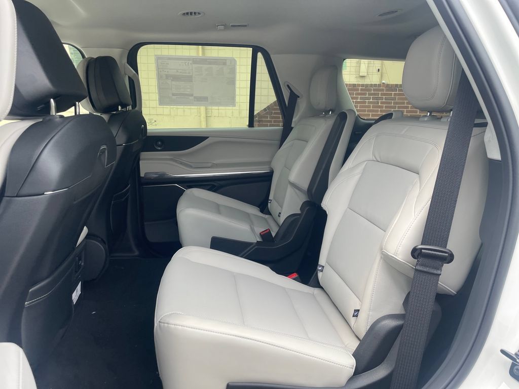 New 2026 Lincoln Navigator Premiere AWD/4WD image 11