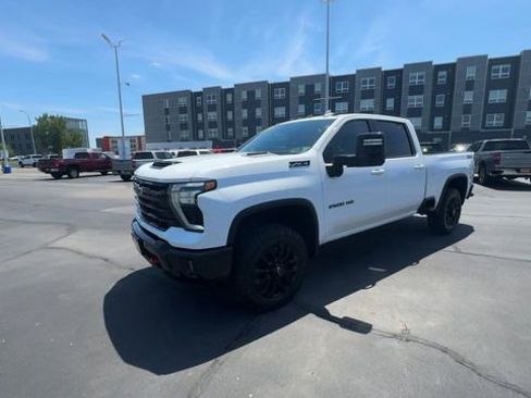 Used 2025 Chevrolet Silverado 2500 LTZ w/ LTZ Plus Package AWD/4WD image 4