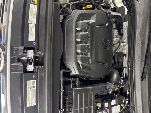 Used 2018 Volkswagen Tiguan SEL Premium image 30