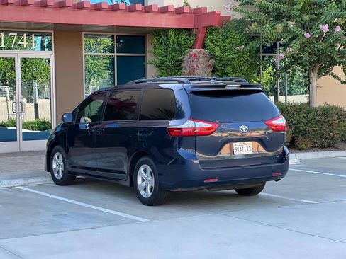 Used 2019 Toyota Sienna LE image 6