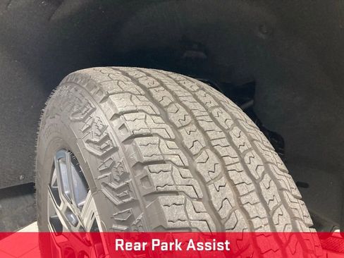 Used 2024 Chevrolet Colorado Z71 w/ Z71 Convenience Package 2 image 27