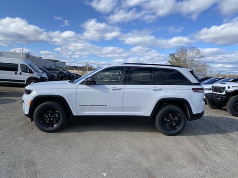 New 2026 Jeep Grand Cherokee Altitude image 2