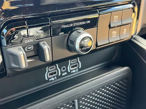 New 2026 RAM 1500 4x4 Crew Cab image 33