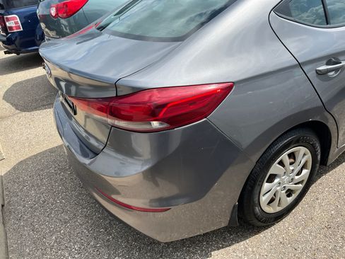 Used 2018 Hyundai Elantra SE FWD image 14