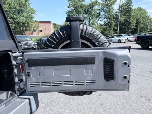 Used 2018 Jeep Wrangler Sahara w/ Dual Top Group AWD/4WD image 26