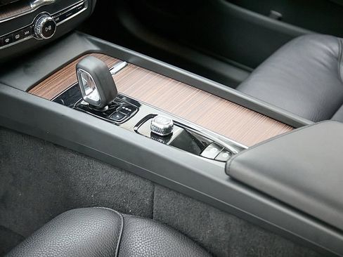 Certified 2023 Volvo XC60 T8 Plus image 16