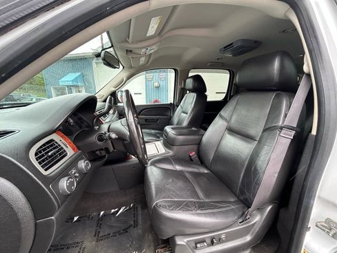 Used 2013 Chevrolet Suburban LTZ AWD/4WD image 12