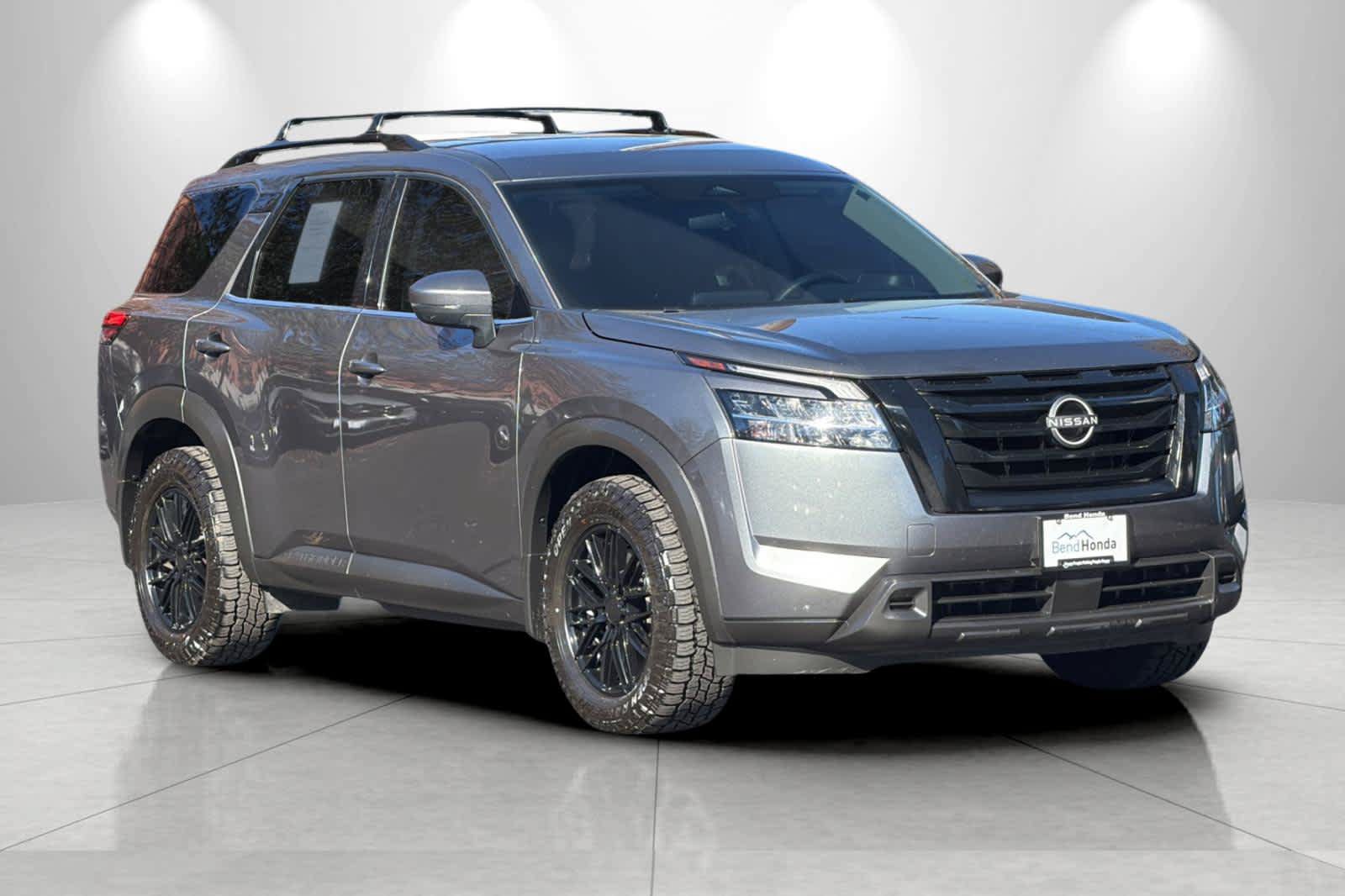 Used 2022 Nissan Pathfinder SV w/ SV Black Package AWD/4WD image 9