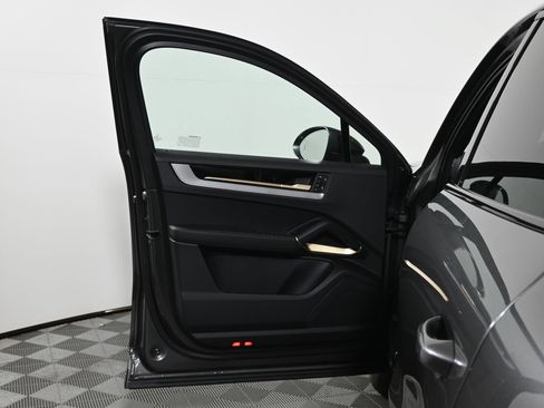 Used 2026 Porsche Cayenne Coupe AWD/4WD image 31