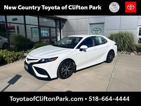 Used 2024 Toyota Camry SE w/ Cold Weather Package AWD/4WD image 7