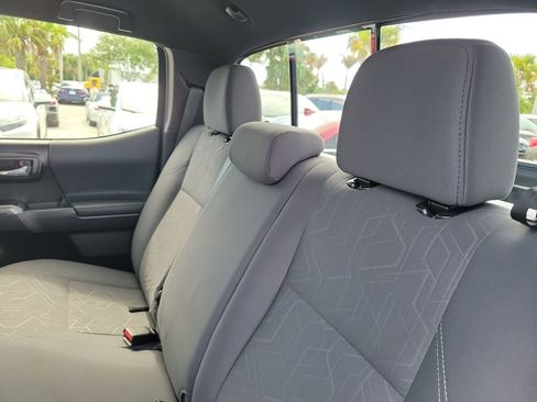 Used 2019 Toyota Tacoma TRD Sport AWD/4WD image 23