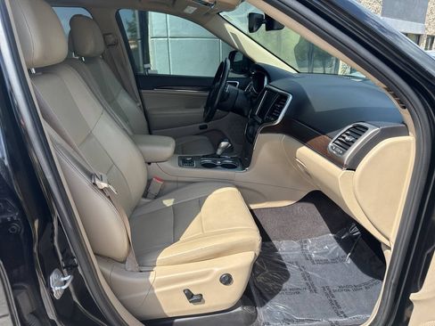 Used 2018 Jeep Grand Cherokee Limited w/ Luxury Group II AWD/4WD image 11