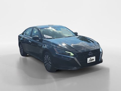 Used 2024 Nissan Altima 2.5 SV AWD/4WD image 2