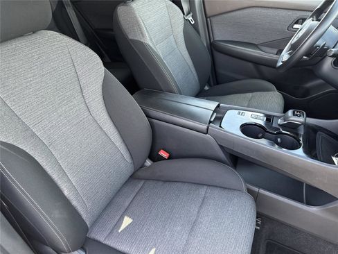 Used 2023 Nissan Rogue SV image 34