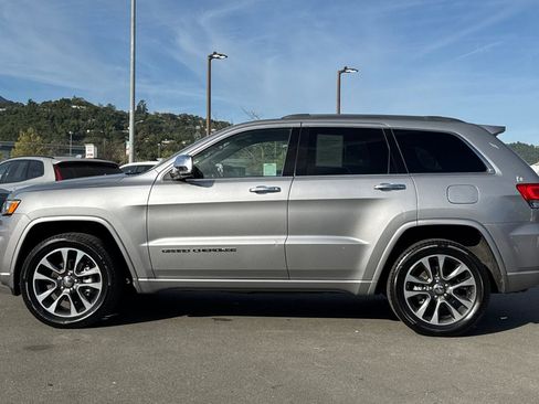 Used 2017 Jeep Grand Cherokee Overland image 5